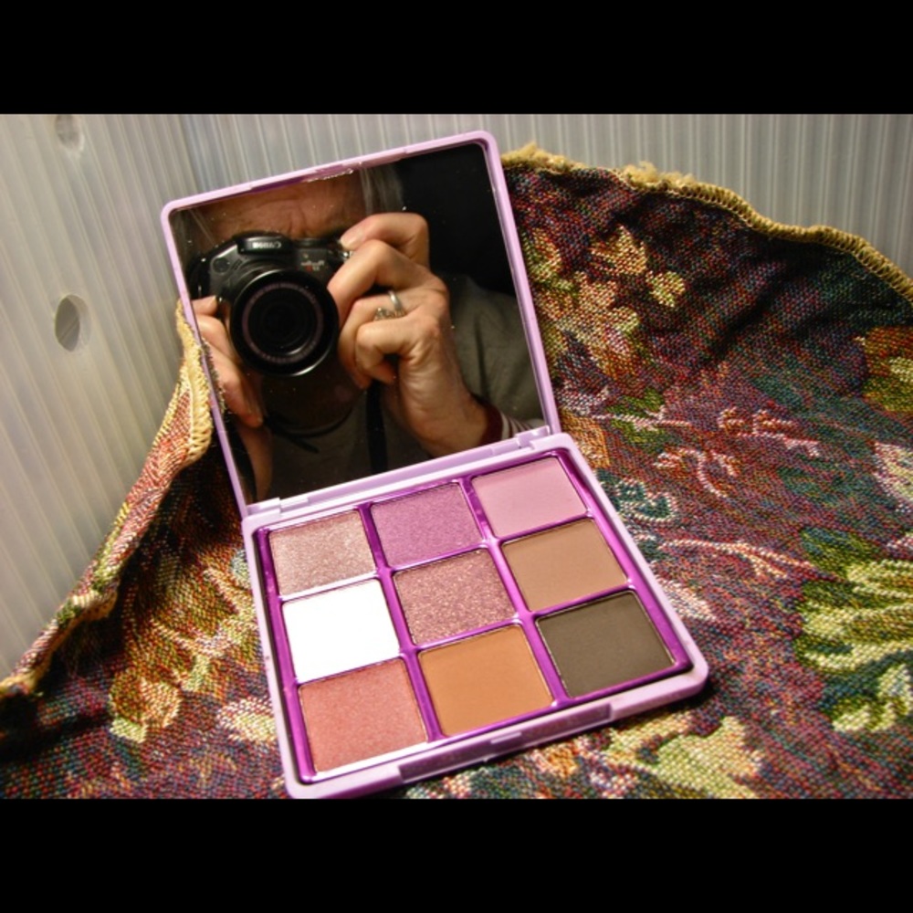 Revolution I šFortune Seeker Palette/Lipstick - Picture 2 of 8